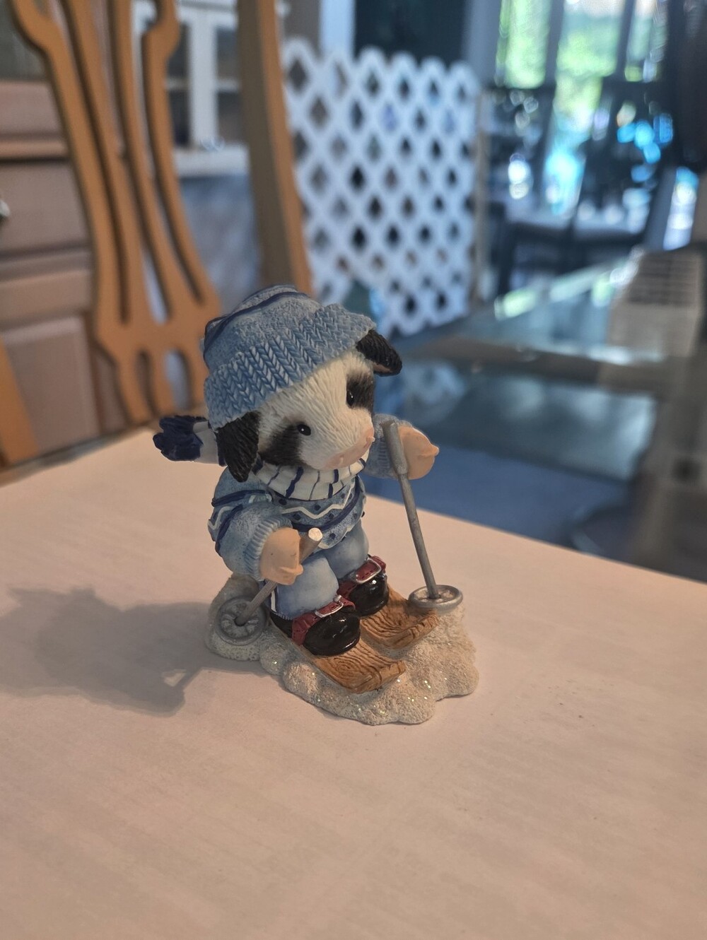 Enesco Mary's Moo Moos "Barn To Ski" figurine